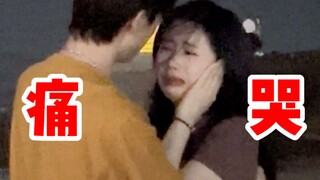 惊！一男子竟当众爆踹女友头部，是人性泯灭还是道德沦丧？
