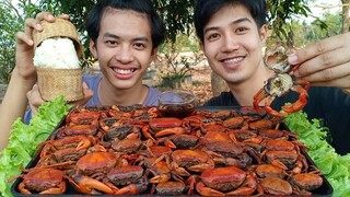 ปูนาต้มข้าวเหนียวจํ้ามันปูนาและนํ้าปลา ที่สุดของความหอมและความอร่อย.