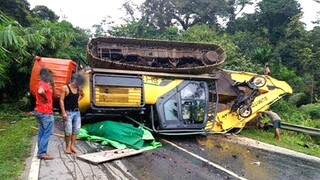 TOTAL IDIOTS AT WORK ! Extreme Dangerous Idiots Crane & Excavator Skills Fails Compilation 2023