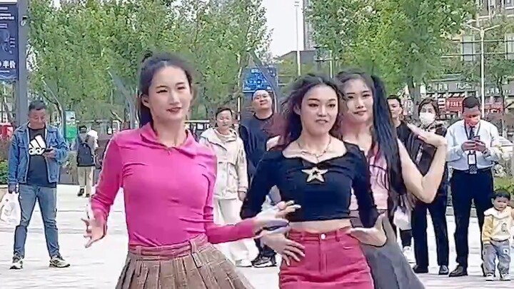 Kami orang Tiongkok punya Li Rui kami sendiri! pertunjukan keliling Li Ruiwei yang sederhana dan mem