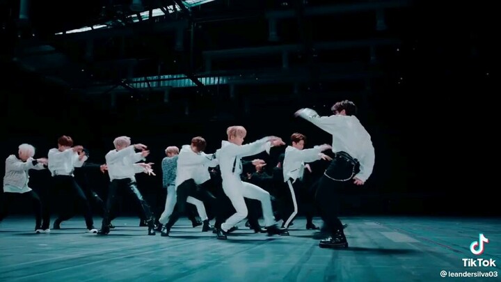 STRAYKIDS SIDE EFFECT DANCE PERFORMANCE