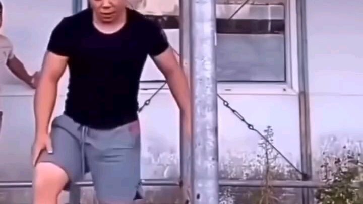 Chinese guy smashes metal pole with his shin