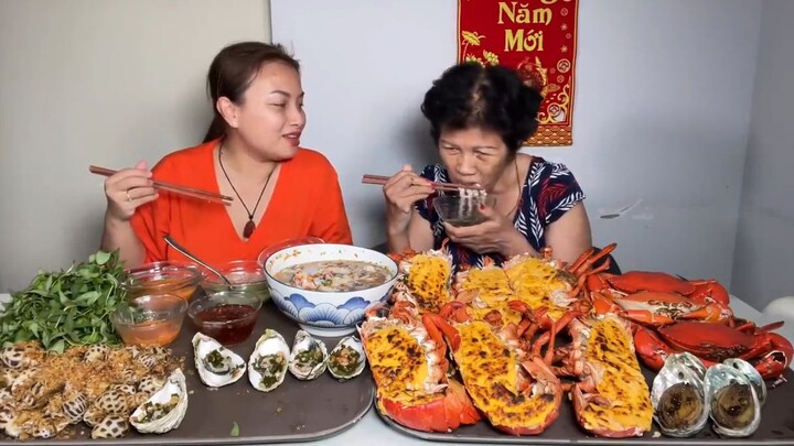 Mẹ chao đảo với mâm bạch tuộc sốt thái tươi sống, bào ngư, cua, hàu, tôm & ốc hưog