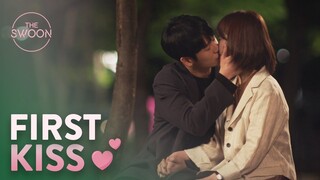 Han Ji-min and Jung Hae-in kiss for the first time 🙂 | One Spring Night Ep 9 [ENG SUB]