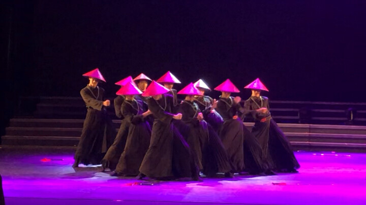 [Ningbo Foreign Affairs School] Stage lighting version of the ancient sword dance "Chivalry"! Make q