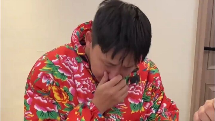 寝室棋牌游戏，室友损招频出，网友大呼：这是幻术吗？