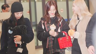 【BLACKPINK】Three members finished their activities in Jakarta and arrived at the Korean airport