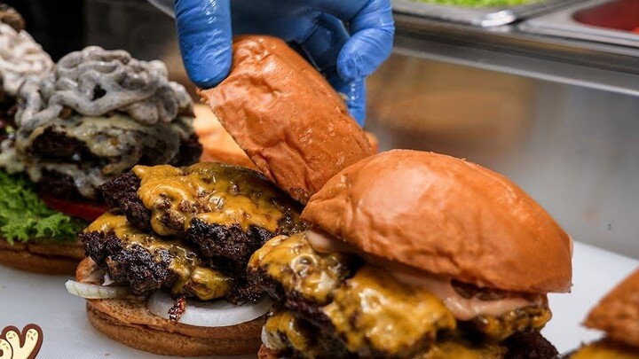 Wajib dicoba bagi pecinta makanan: godaan utama dari American Double Cheeseburger 5 lapis