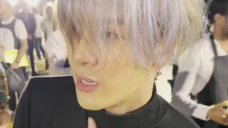 [Jackson Wang] Tại sao bạn lại hỏi món đồ yêu thích của bạn là gì? Có thể bạn sẽ đưa nó cho tôi?