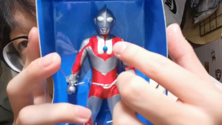 Out of print rare cloth first generation Ultraman, glasses factory second-hand toys! Older than the 