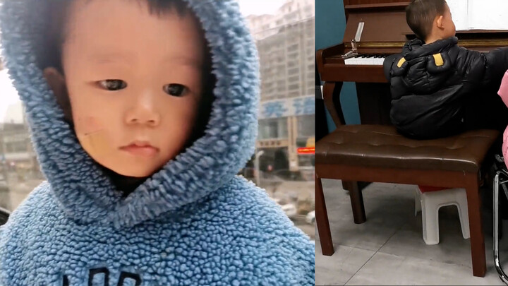 Em bé tự kỷ tức giận không thể giải thích được, không bao giờ muốn chơi piano để tự do trôi chảy Cư 