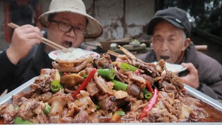 Membuat hidangan "usus babi dan daging bebek" yang empuk dan lembut