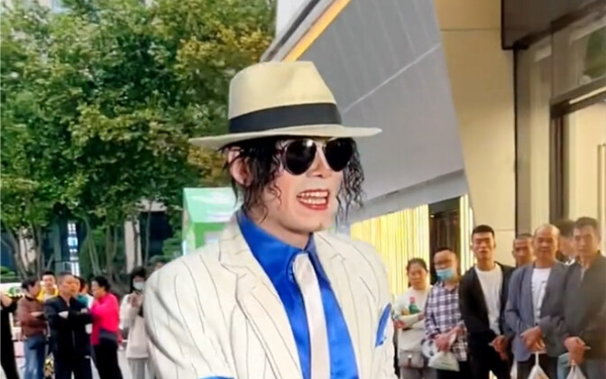 Aku hanya melihatnya menari, langit-langit dunia imitasi, Michael Jackson Cai Jun Criminal Live Vers