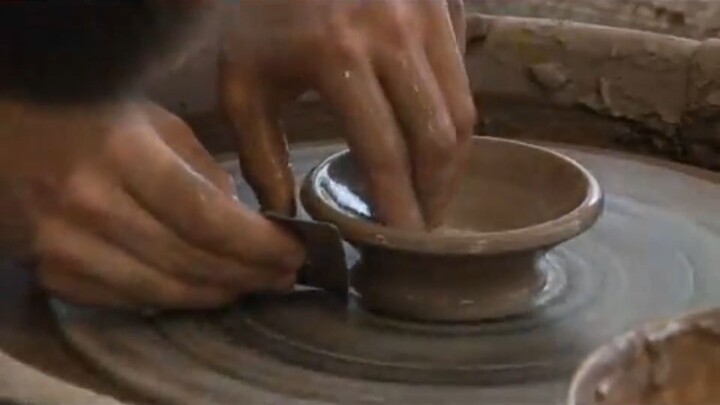 Throwing a Lidded Sugar Bowl on the Pottery Wheel - Throwing a Sugar Bowl Lid on