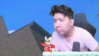 Daripada kamu ga disuapin mamah ya