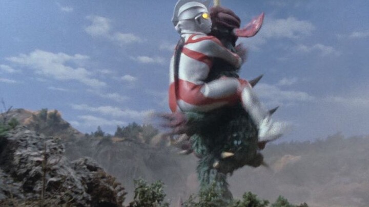 Is this even possible?! The top ten weird and funny attacks of Showa Ultraman!