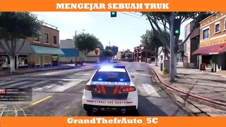 MENGEJAR SEBUAH TRUK NIH SI PAK POLISI !