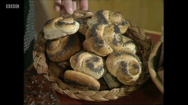 Delia Smith's Cookery Course Series 1: Bread