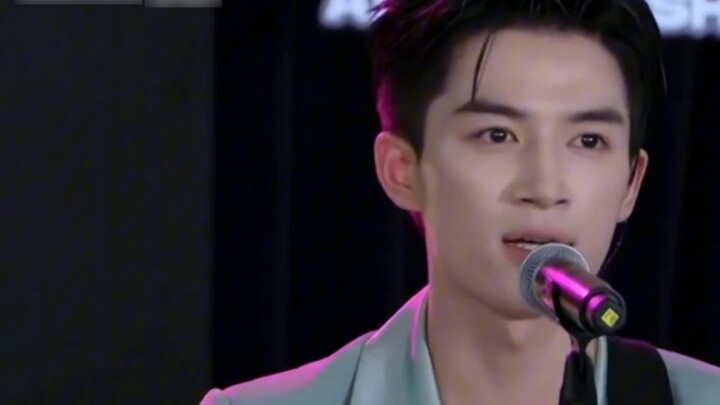 Wang Xingyue memainkan dan menyanyikan "In Another Country" Zhang Linghe: Apakah ini yang Anda maksu