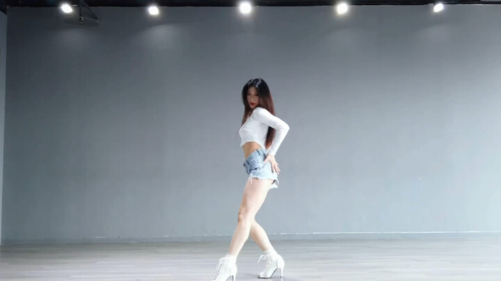 [Bibi Choreography] Mùa hè là mùa của giày cao gót và quần short