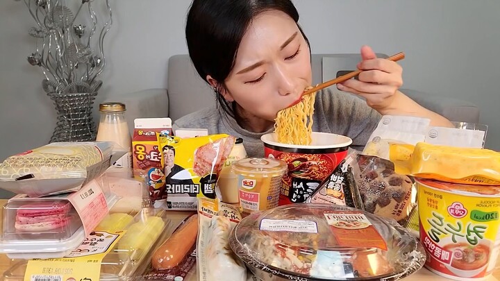 Các món ăn vặt ở cửa hàng tiện lợi Hàn Quốc - Food at Korean convenience store