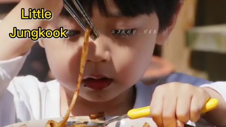 Little Jungkook Vs Jungkook Eating...This is just edit the little boy is not a childhood jungkook