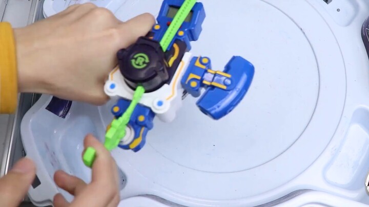 Bánh xe chiến tranh xoáy nước Một Beyblade khác có giá cao ngất trời Beyblade Battle Spirit Beyblade