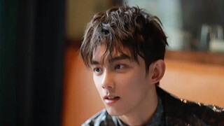 "Treasure Boy" Wu Lei, mengenakan setelan tunik Tiongkok dengan profil tinggi di Jepang, dan dimasuk