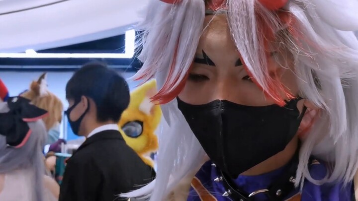 Comic Con เก็นชินโอมแพกต์ coser สุ่มถาม: ช่วงหญ้ายาว? งานใหม่?