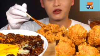 Mukbang mì tương đen phomai xúc xích và đùi gà chiên #anngon