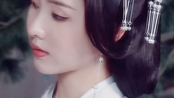 My favorite set of makeup, the face looks like Guanyin, is gone after the show, it's outrageous...