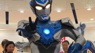 Ultraman Blue sedang tur~ Datang dan lihat belanja Blue (?) 7.13 Suzhou New District Aeon