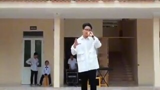 là bài opera nhưg nó lạ lắm :)))