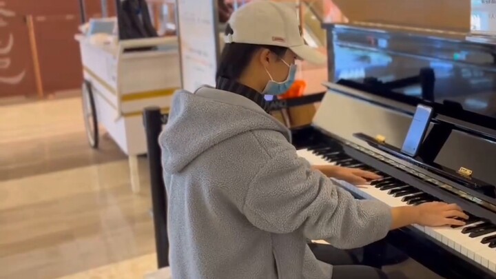 I passed by the piano in the shopping mall and played LASER's "The Landscape Wants to See You"