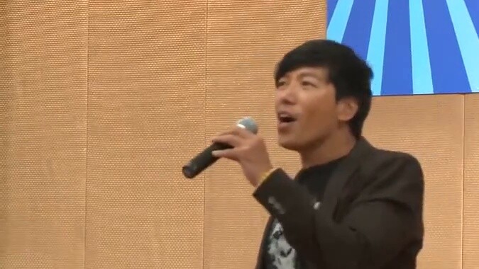 Brother Crow Zhang Yaoyang sings "Love My Beer" to wish you all a prosperous new year - Barrage Ear 