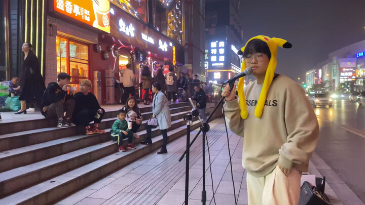 A boy sings "butterfly" in the streets