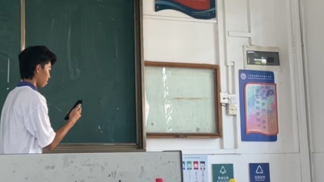 Bây giờ đã có thang cuốn và cầu thang được lắp đặt! ! !