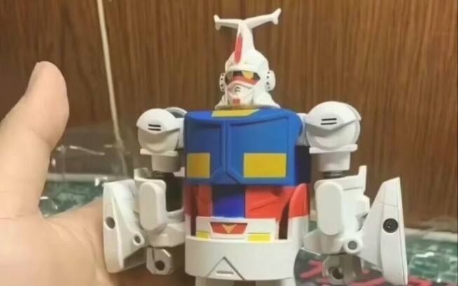 What kind of Gundam is this? Have you never seen it before?
