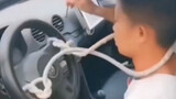 Adegan terkenal merusak mobil di sekolah mengemudi