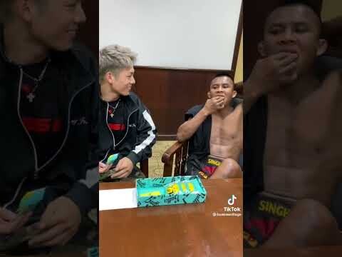 โคตะซื้อขนมมาฝาก จากญี่ปุ่น เขาว่าอร่อยมาก😁 #Shorts | Buakaw Banchamek