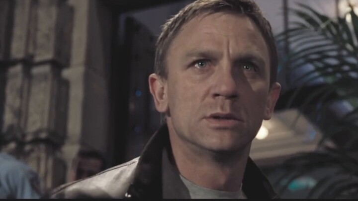 [Daniel Craig/007/Lock Me Up] Uncle Dan's smile makes everyone fall in love