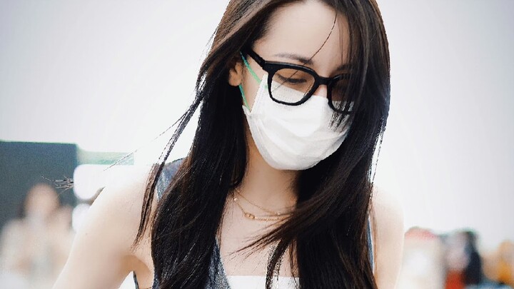 [Dilraba Dilmurat] 7.13 Airport Fan Shots Collection! I love the sleeveless vest (>_<)