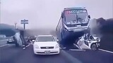 TOTAL IDIOTS DRIVING IN RUSSIA #3