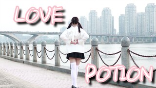 【LOVE POTION】อยากถามว่าทำไมถุงน่องไม่ลื่น...