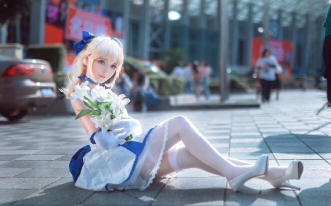[Beautiful girl cos] The peerless beauty of Miss Saber's backlit by Fgo fans