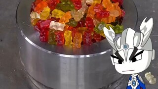 你们把这些软糖都给压坏了。