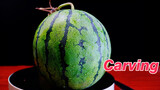 Carve the face of Wang Yibo in the watermelon