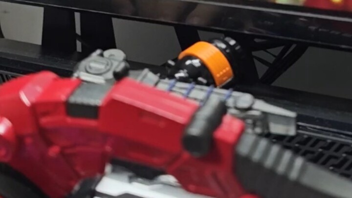 Bandai, bạn có bao giờ nghĩ nút cứng của mình thật ngu ngốc không?