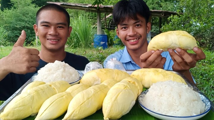 ข้าวเหนียวทุเรียนพูใหญ่ๆ จัดให้น้องมิกซ์ได้กิน กินก่อนกลับเข้าค่ายทหาร.