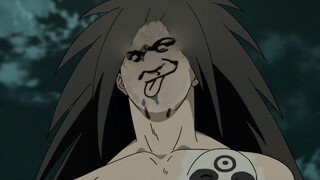 Uchiha tertawa terbahak-bahak pada keempat pahlawan, masing-masing tertawa lebih jahat dari yang lai